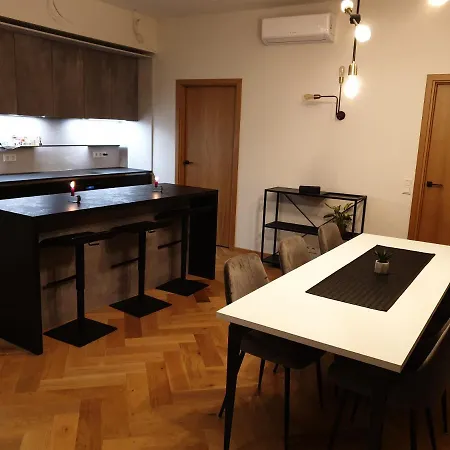 2-bedroom Roof Terrace With An Amazing Old Town View Апартаменты *